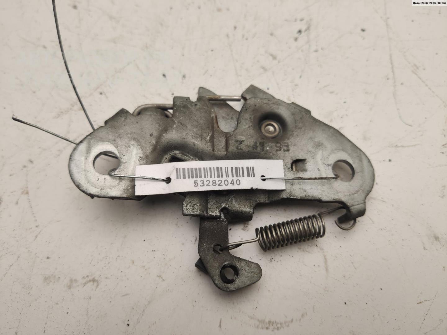 Замок капота