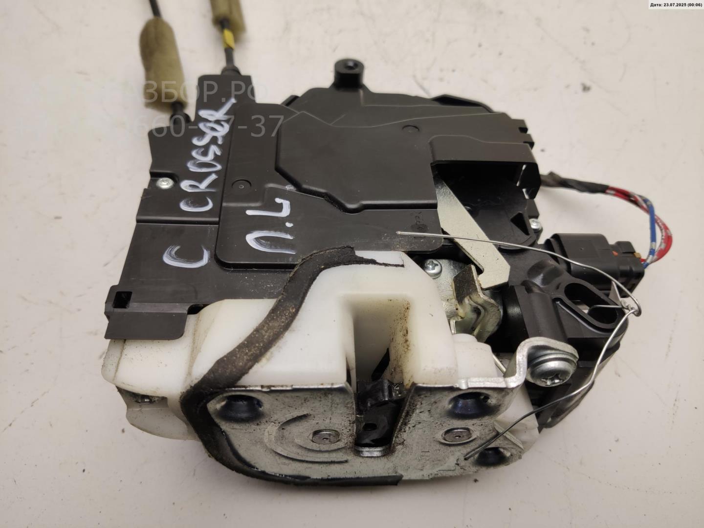 Замок двери передней левой