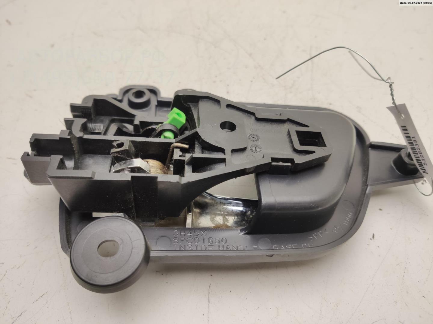 Ручка двери передней внутренняя правая