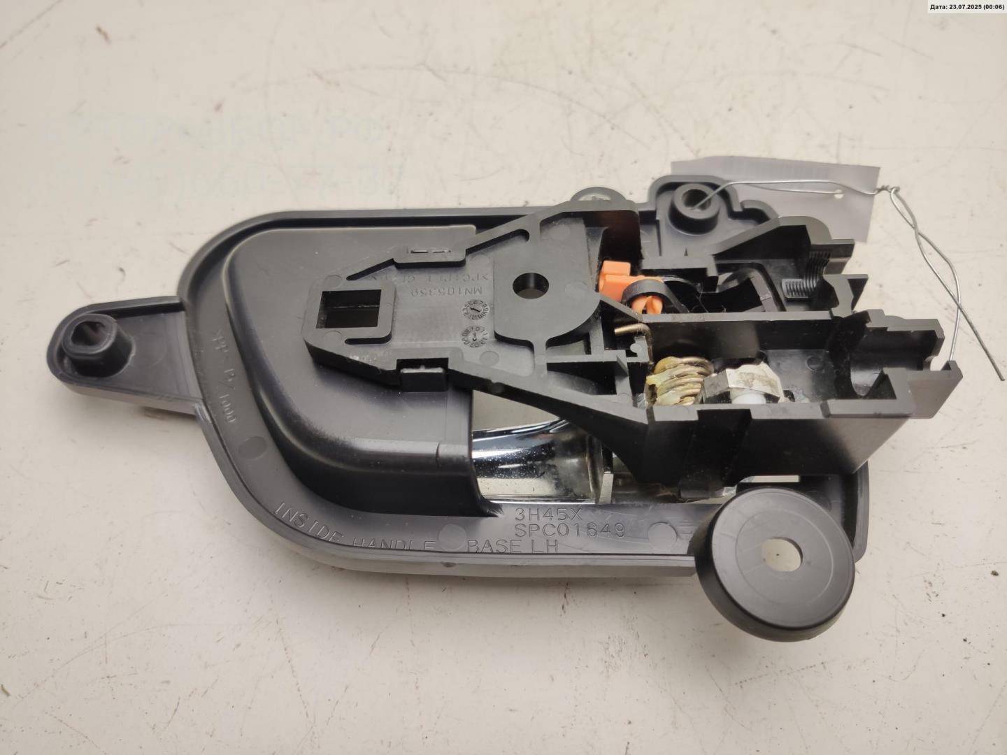 Ручка двери передней внутренняя левая