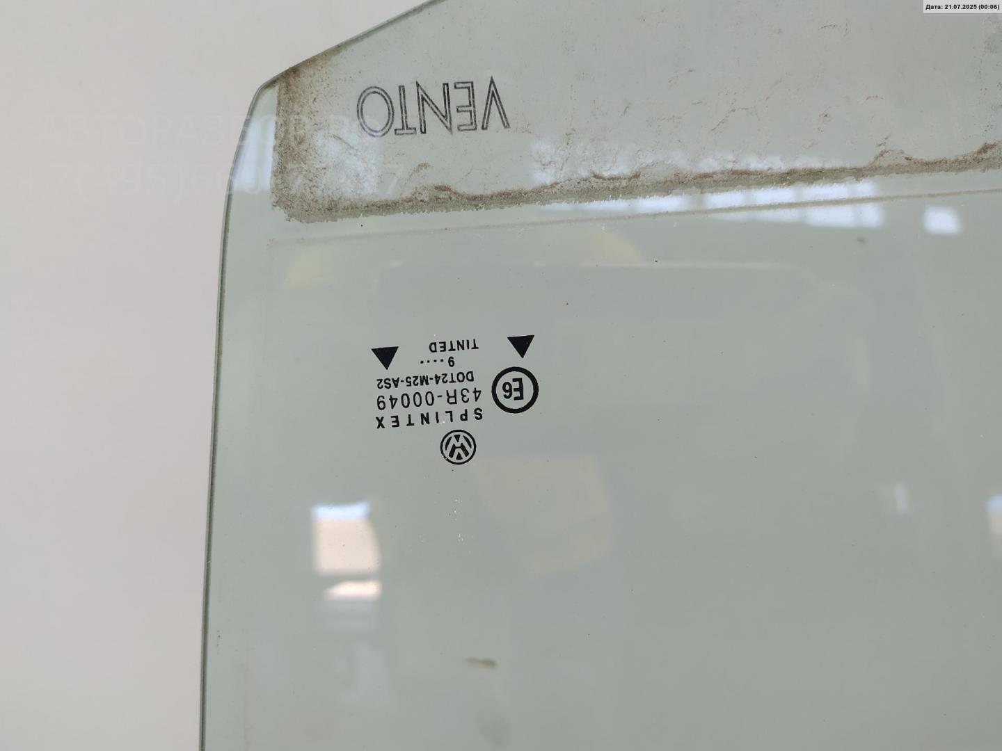 Стекло двери задней левой