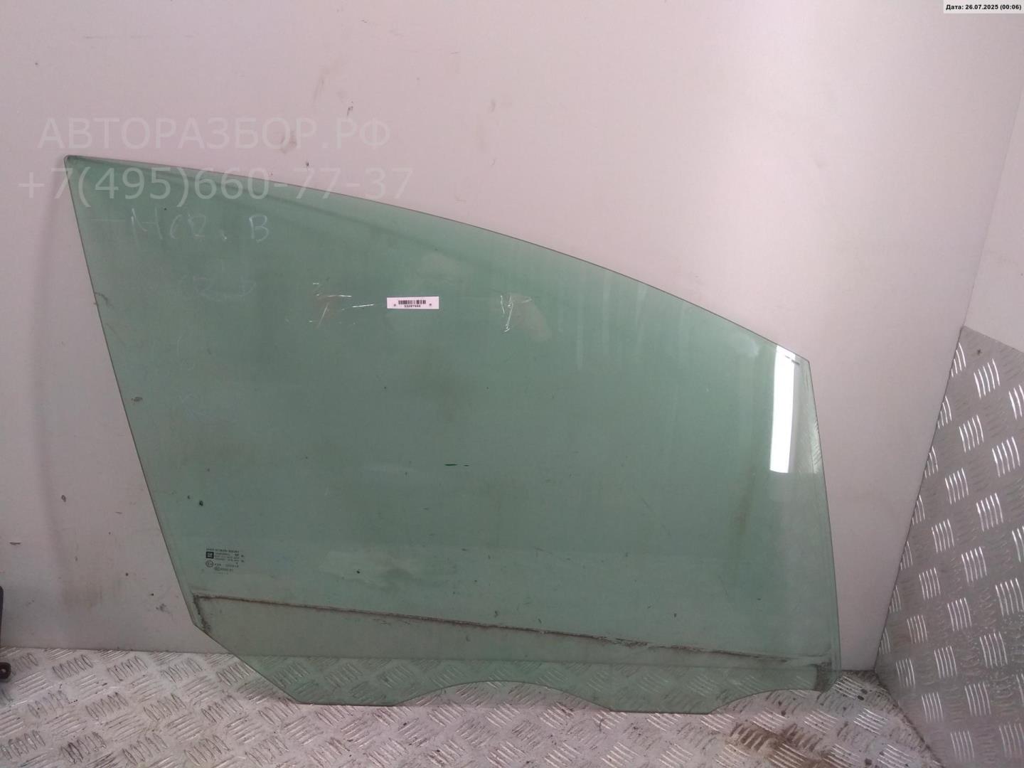 Стекло двери передней правой
