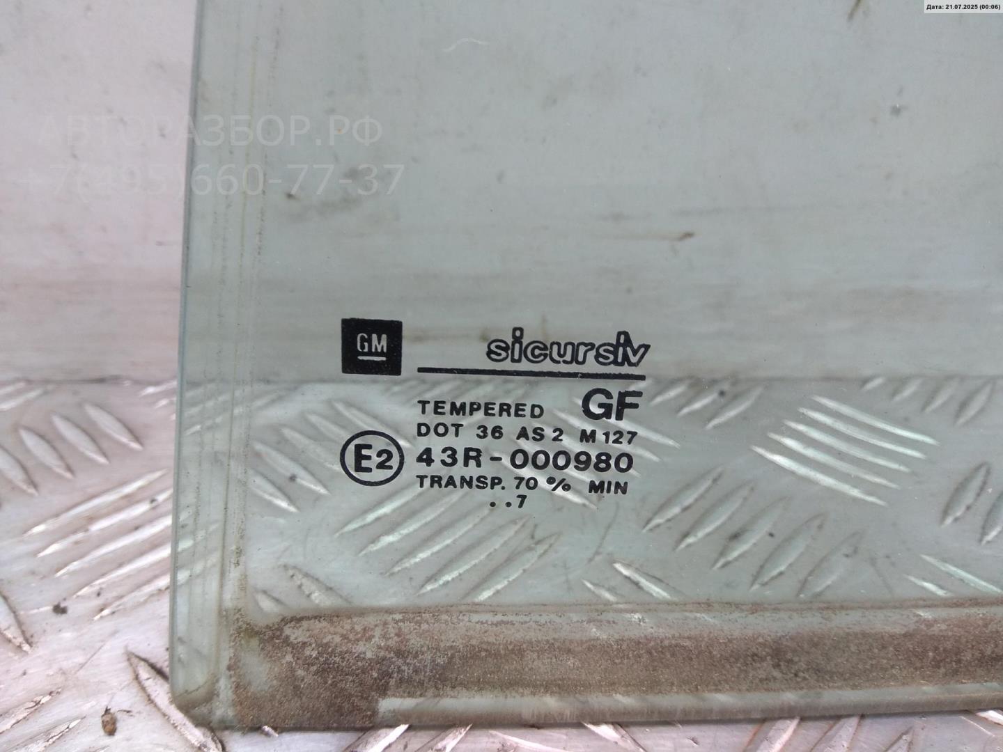 Стекло двери задней левой (форточка)