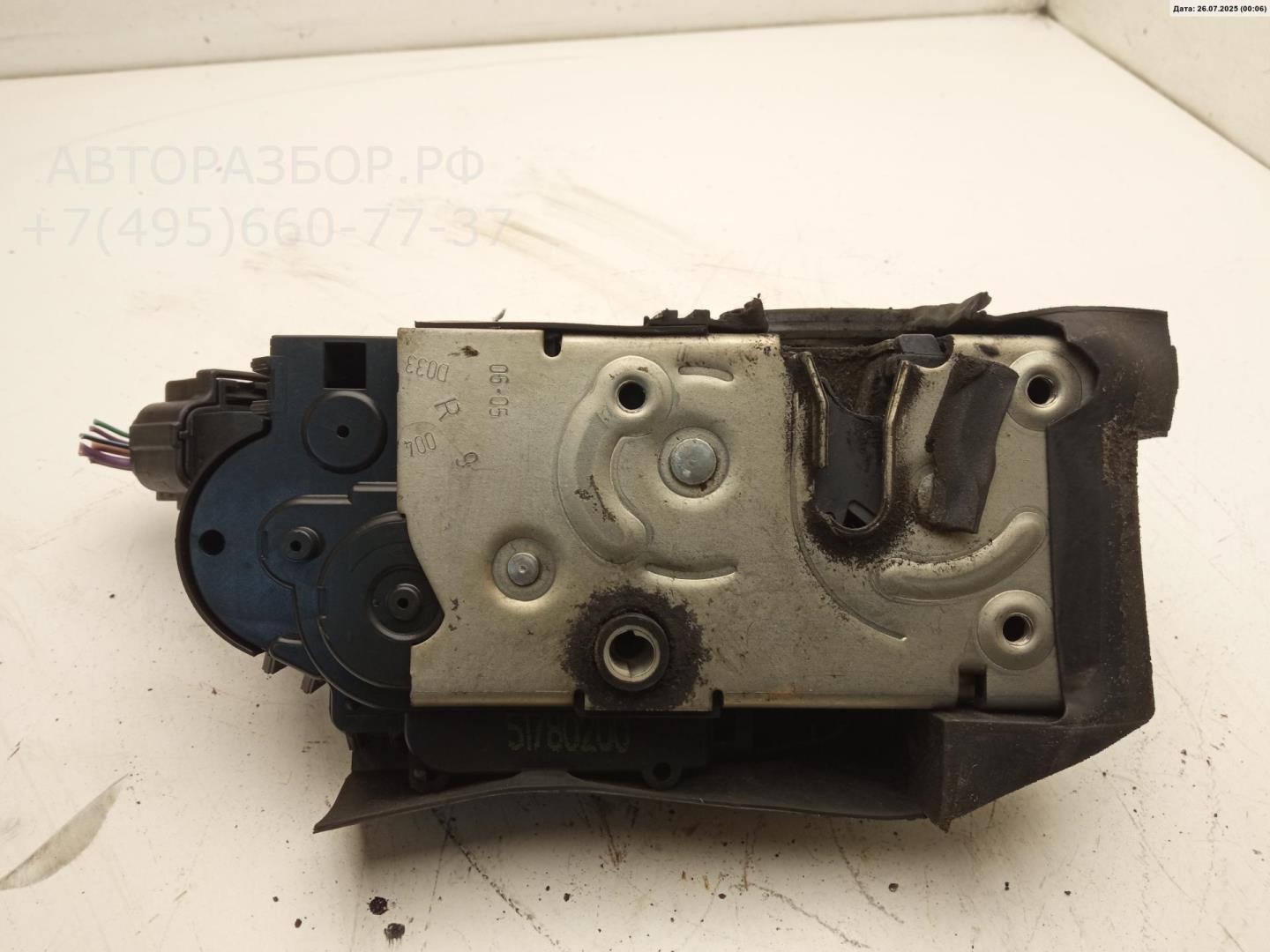 Замок двери передней правой