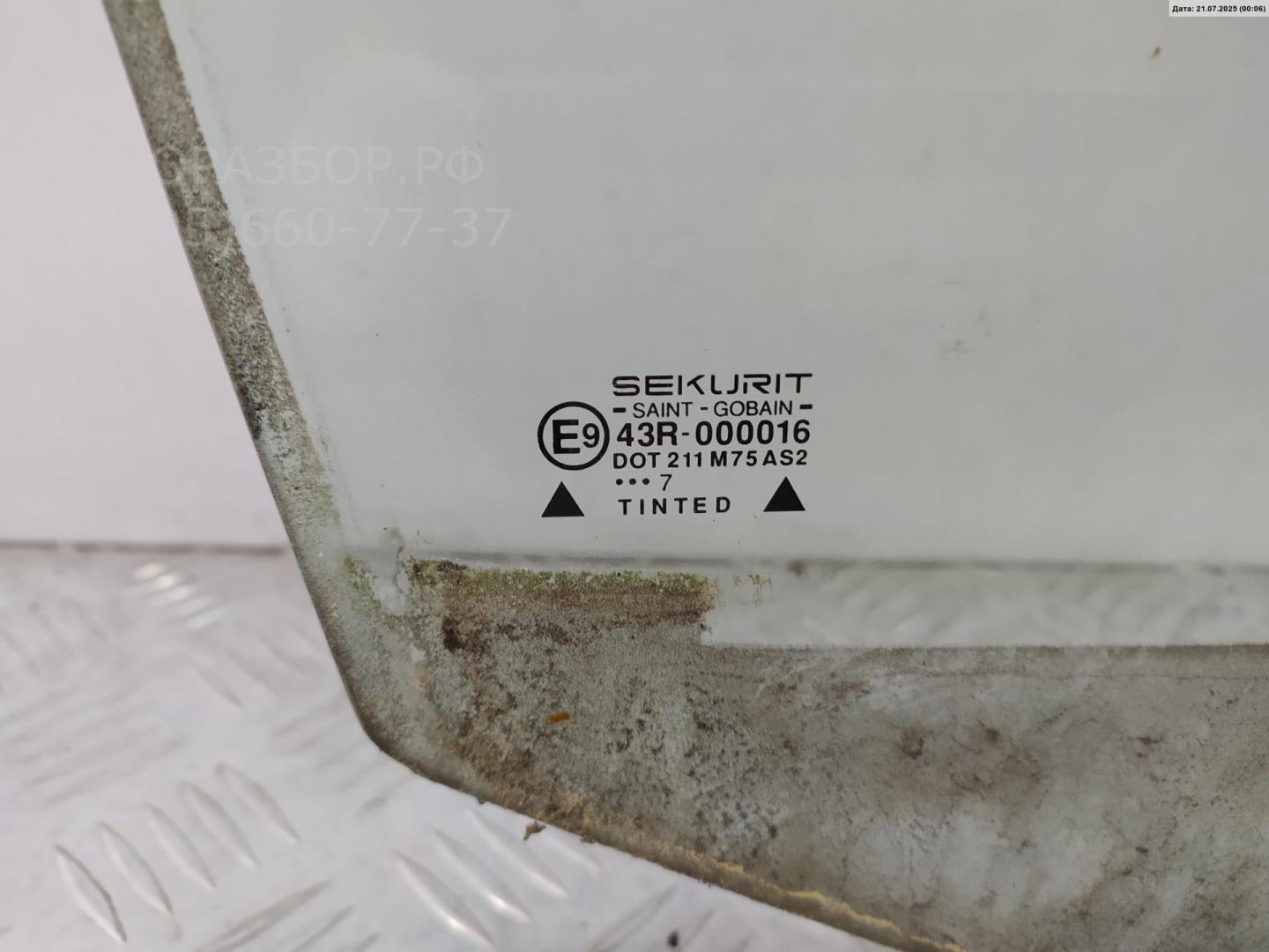 Стекло двери передней правой