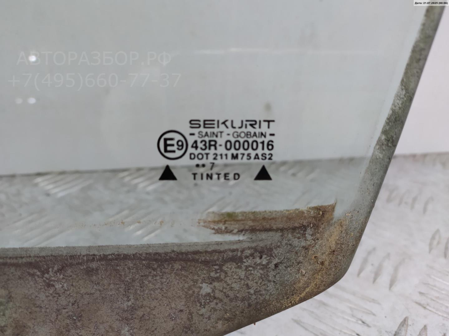 Стекло двери передней левой