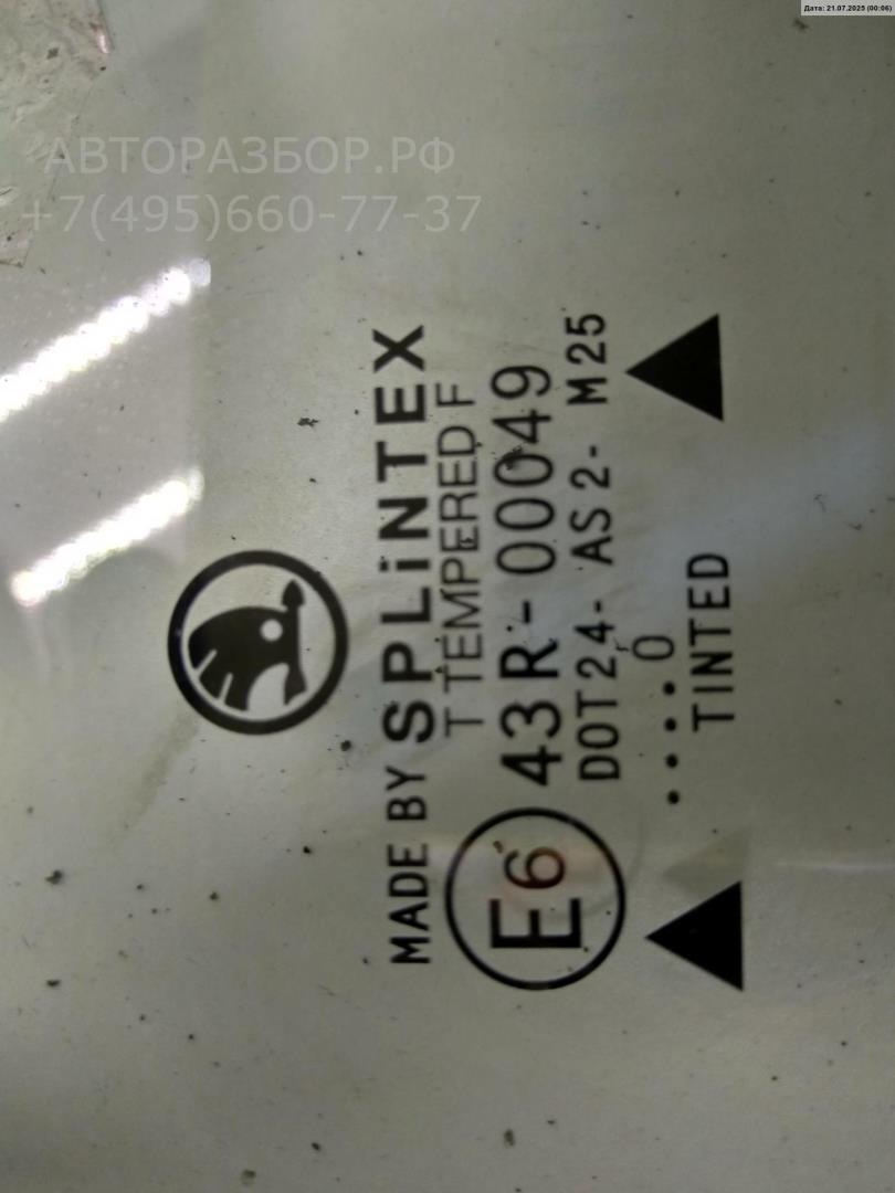 Стекло двери задней правой (форточка)