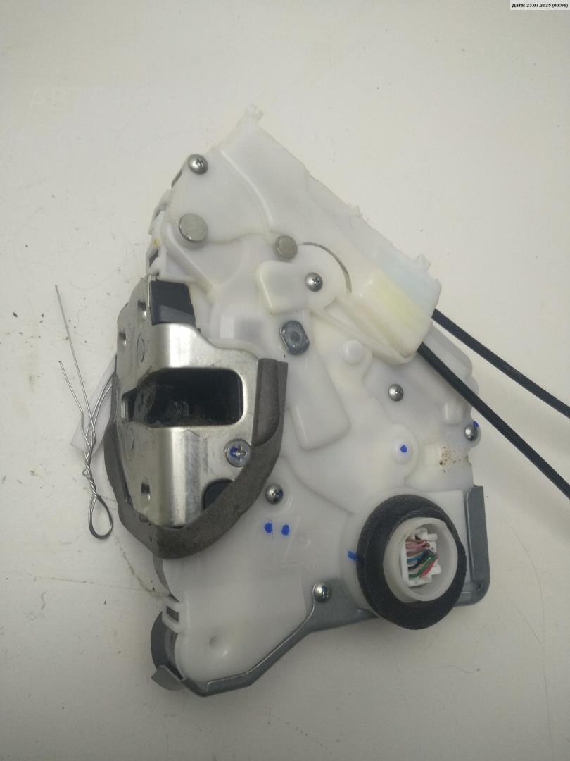 Замок двери передней правой