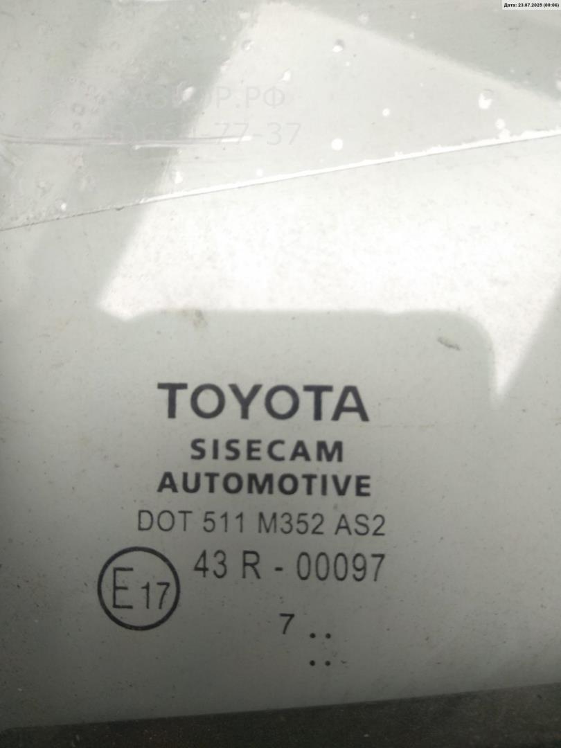 Стекло двери передней правой (форточка)