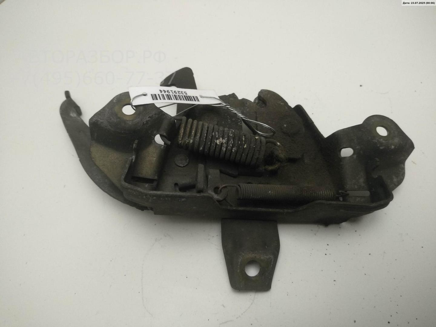 Замок капота