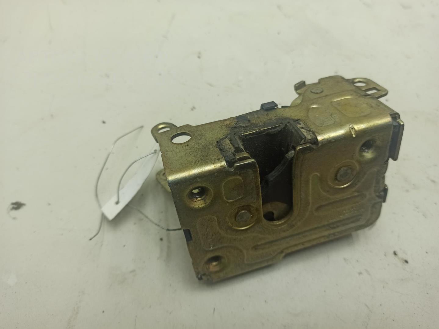 Замок двери передней правой