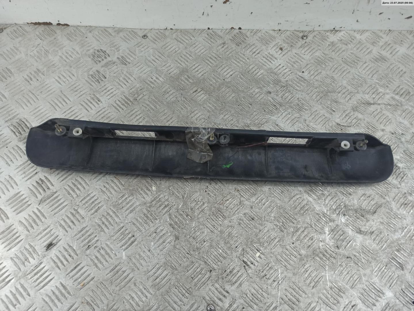 Накладка крышки багажника