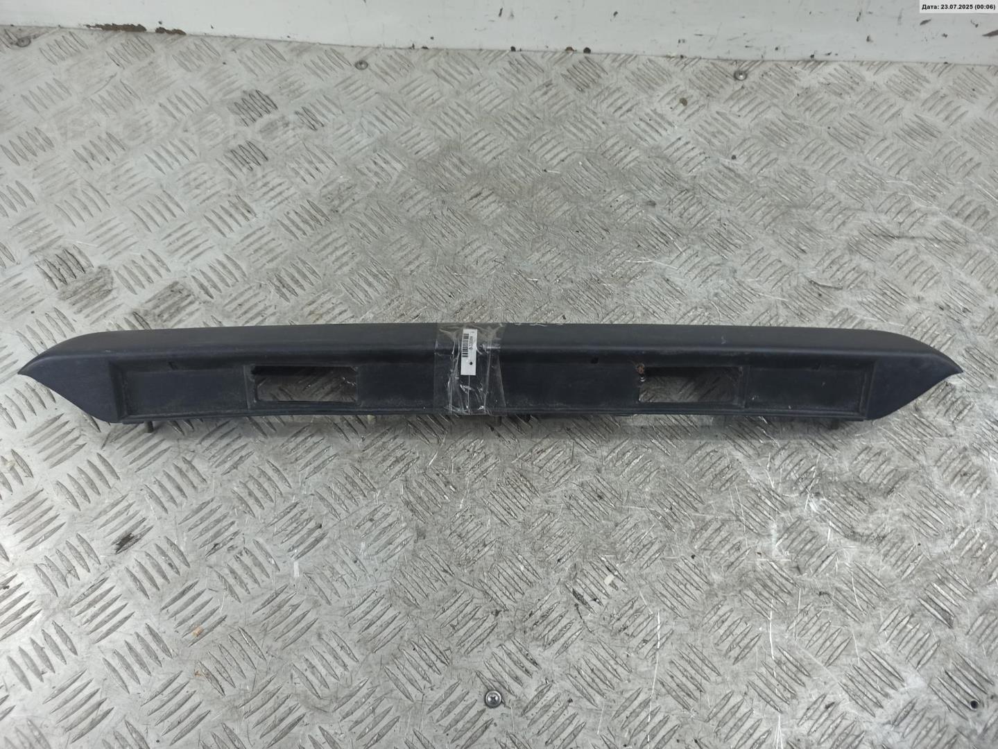 Накладка крышки багажника