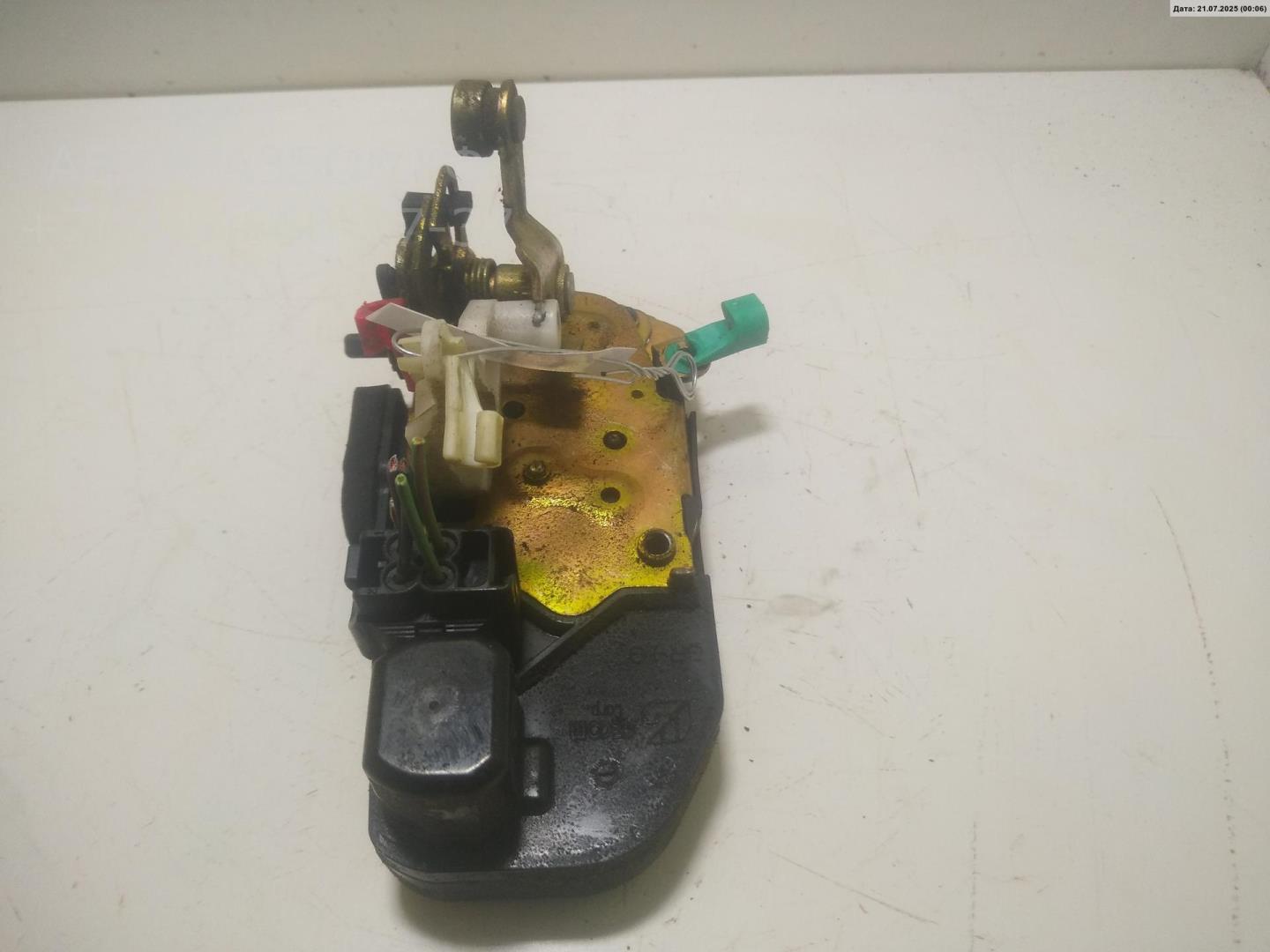 Замок двери задней правой