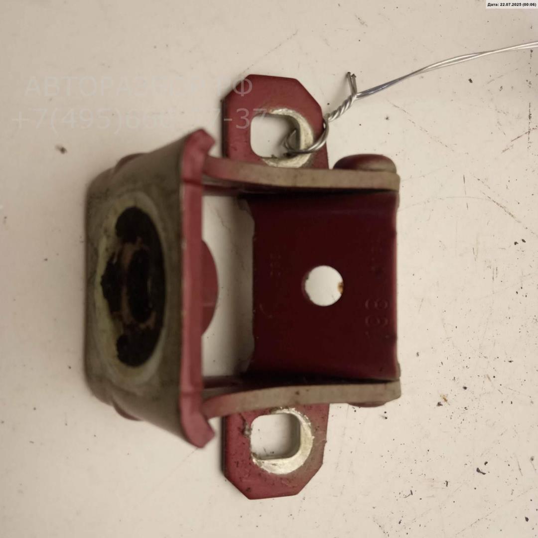 Петля крышки багажника