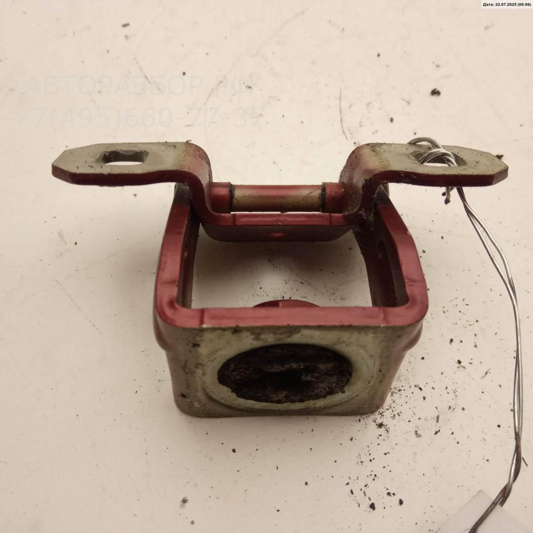 Петля крышки багажника