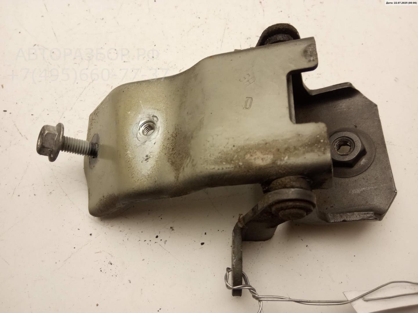 Петля крышки багажника