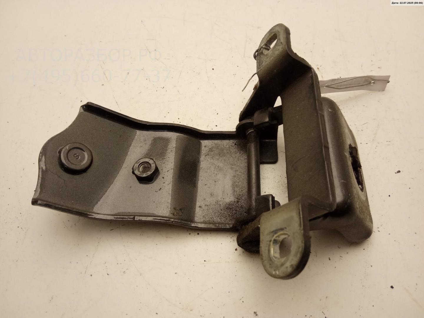 Петля крышки багажника