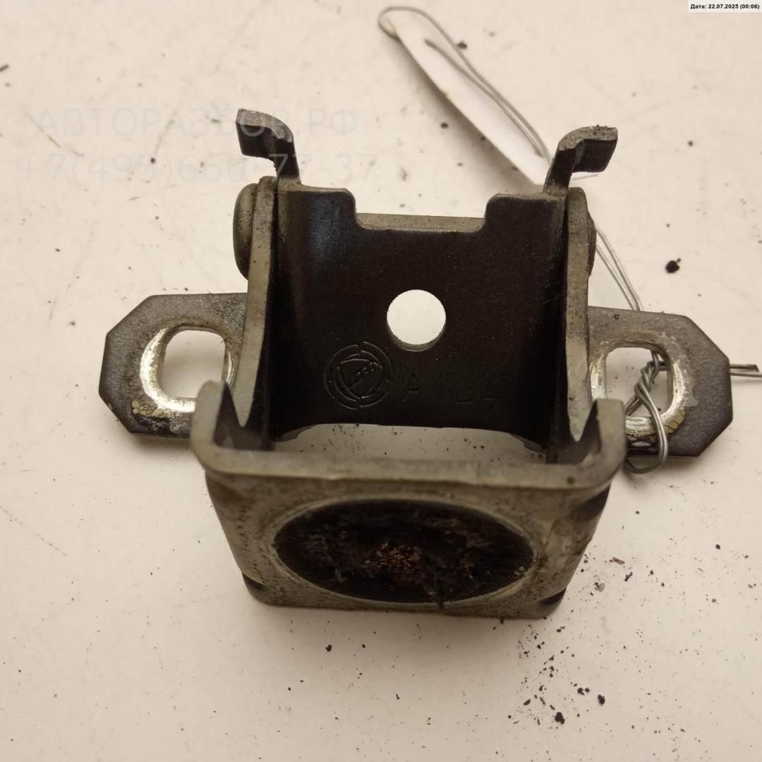 Петля крышки багажника