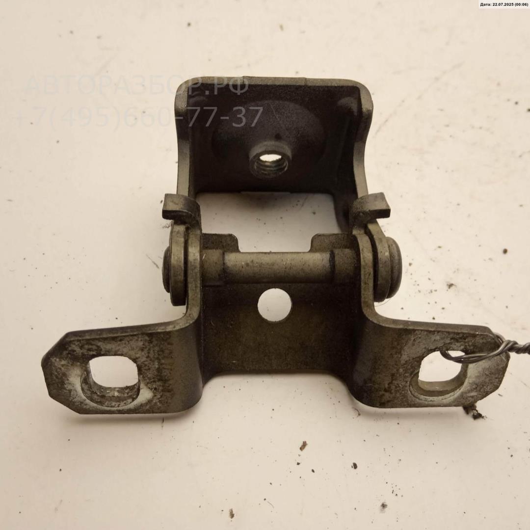 Петля крышки багажника