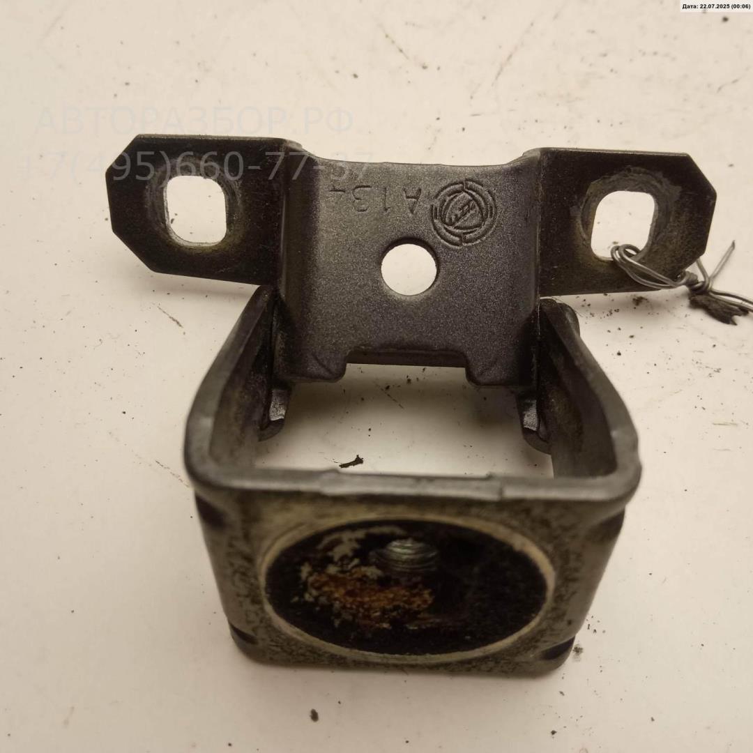 Петля крышки багажника