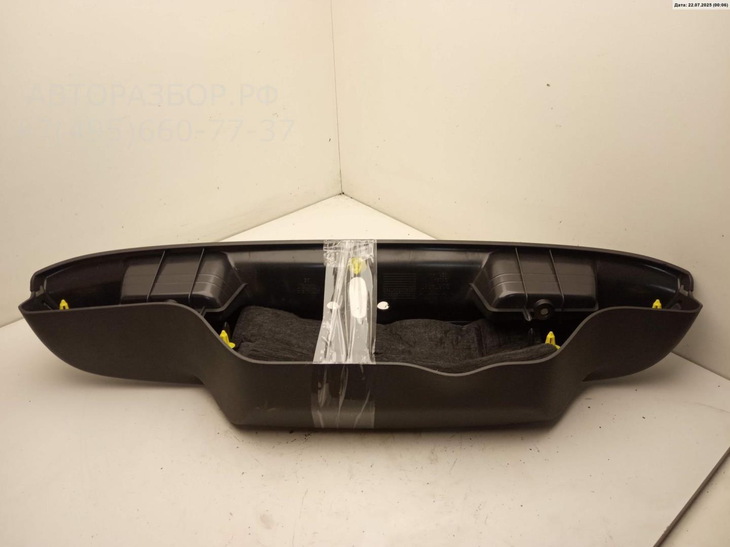 Обшивка крышки багажника