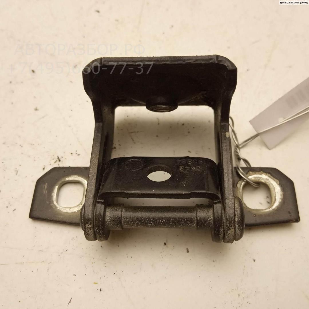 Петля крышки багажника