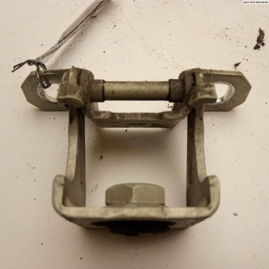 Петля крышки багажника