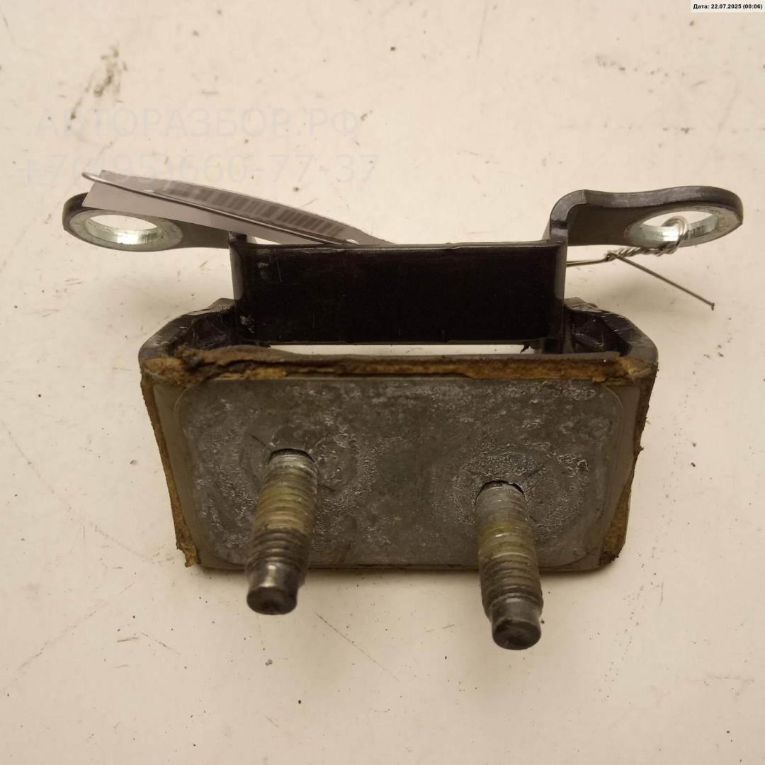 Петля крышки багажника