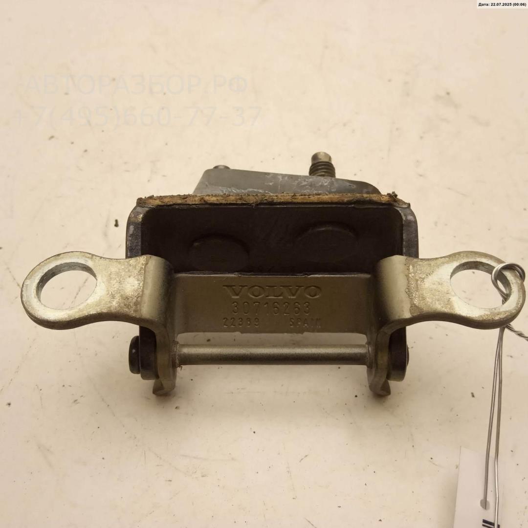 Петля крышки багажника