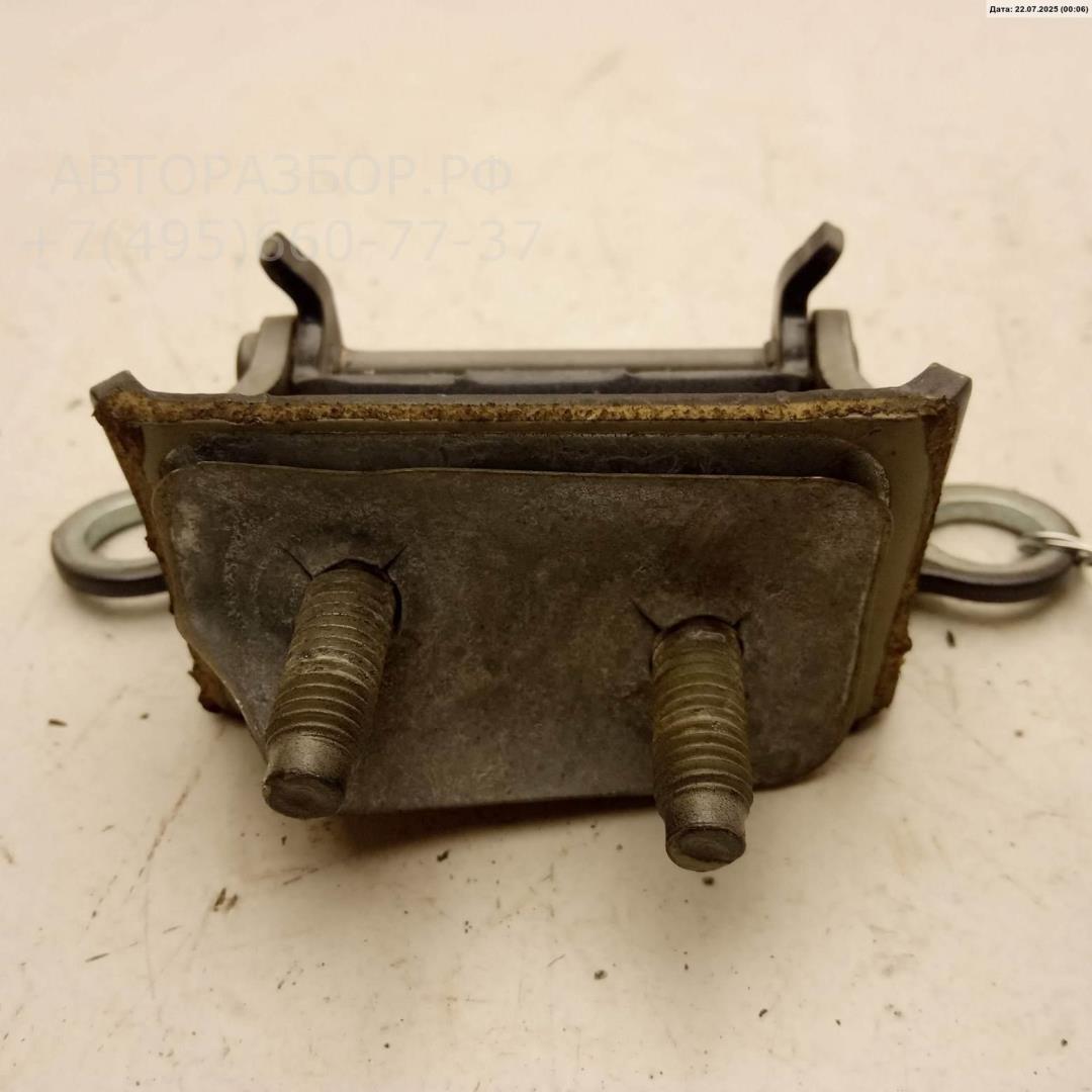 Петля крышки багажника