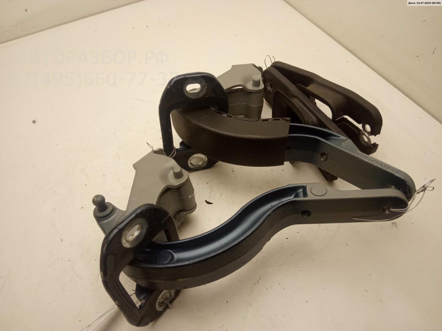 Петля крышки багажника