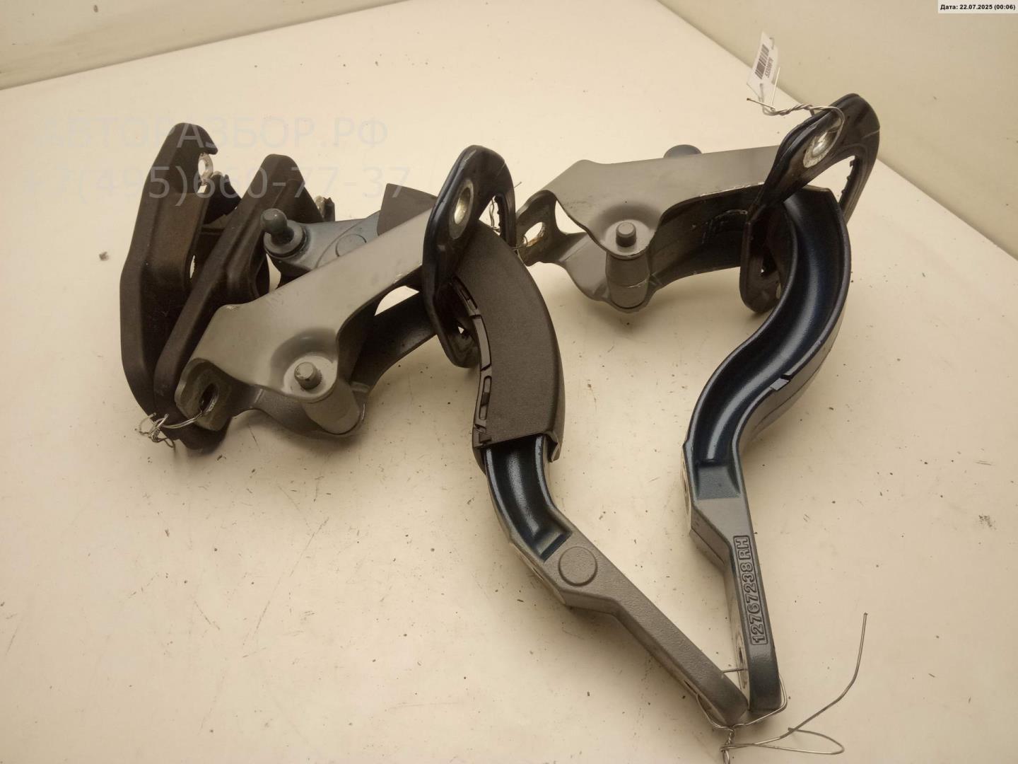 Петля крышки багажника