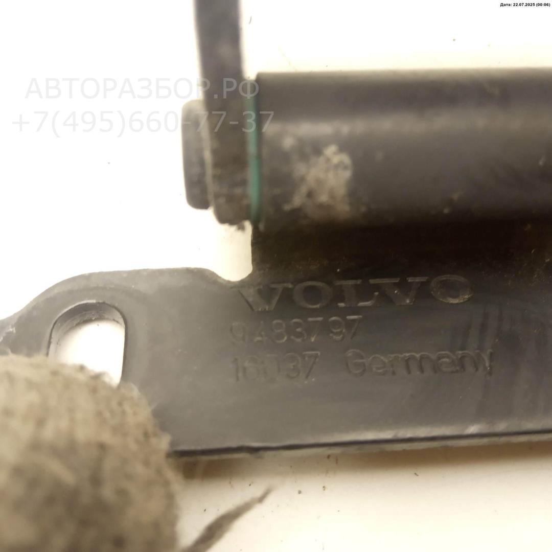 Петля крышки багажника