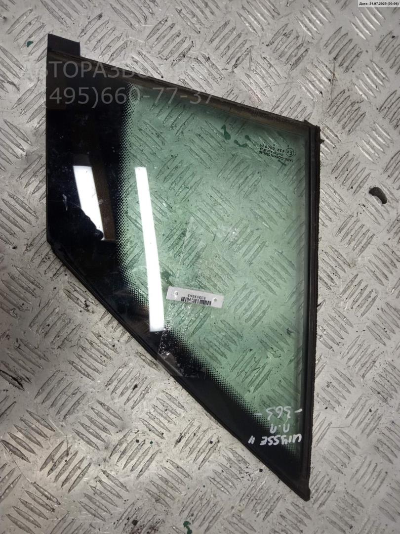 Стекло двери передней правой (форточка)