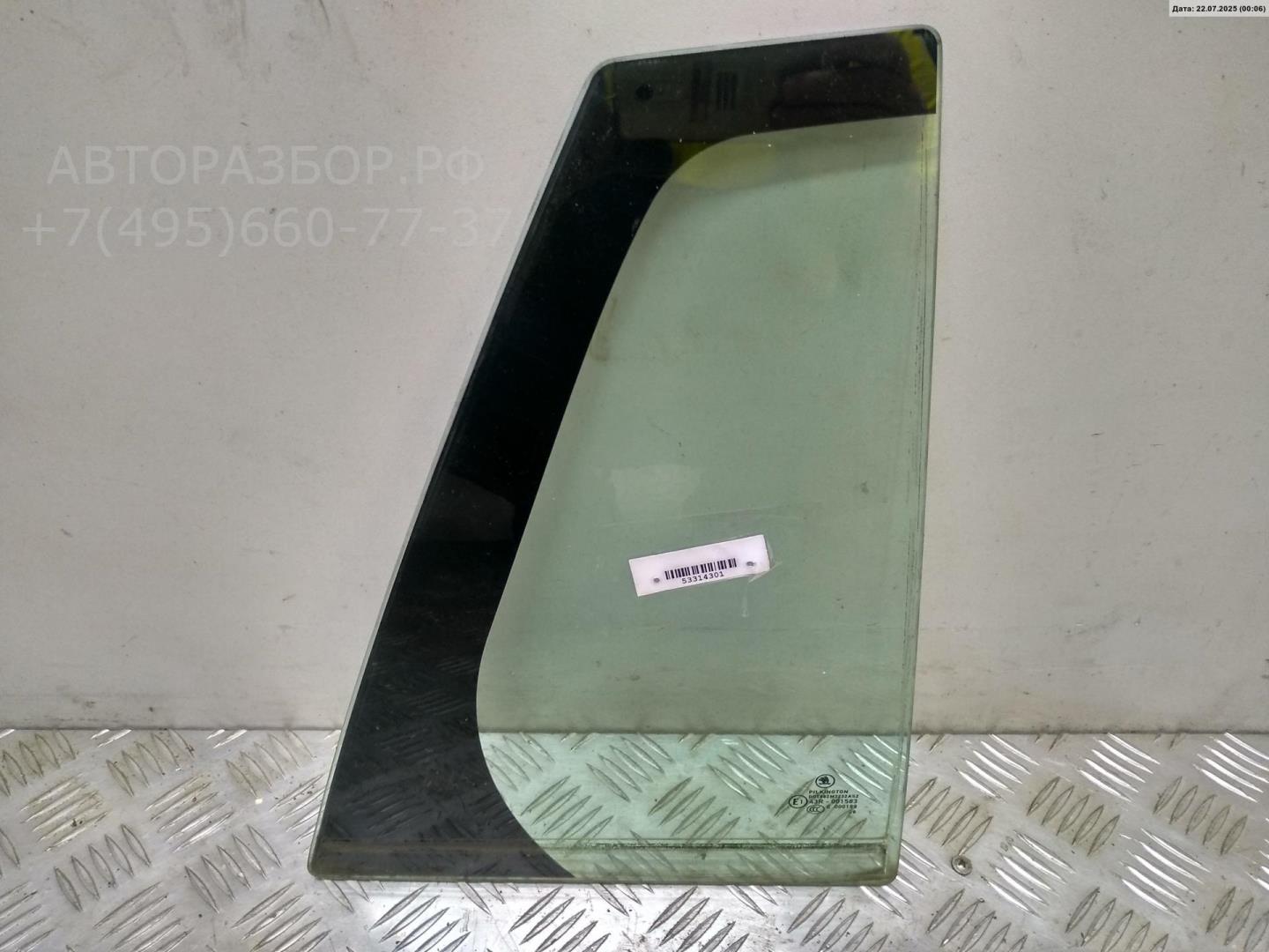 Стекло двери задней правой (форточка)