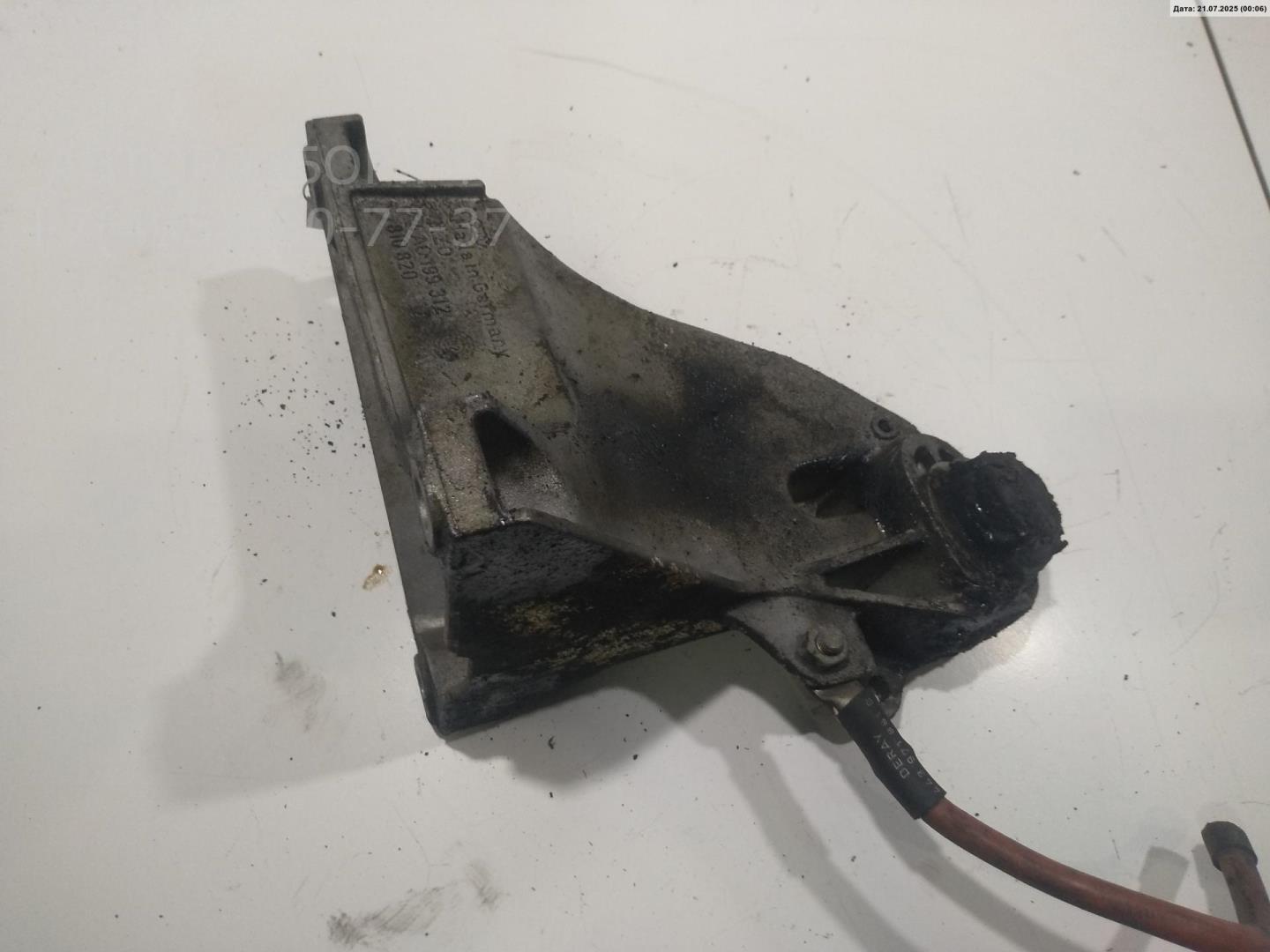 Кронштейн двигателя правый