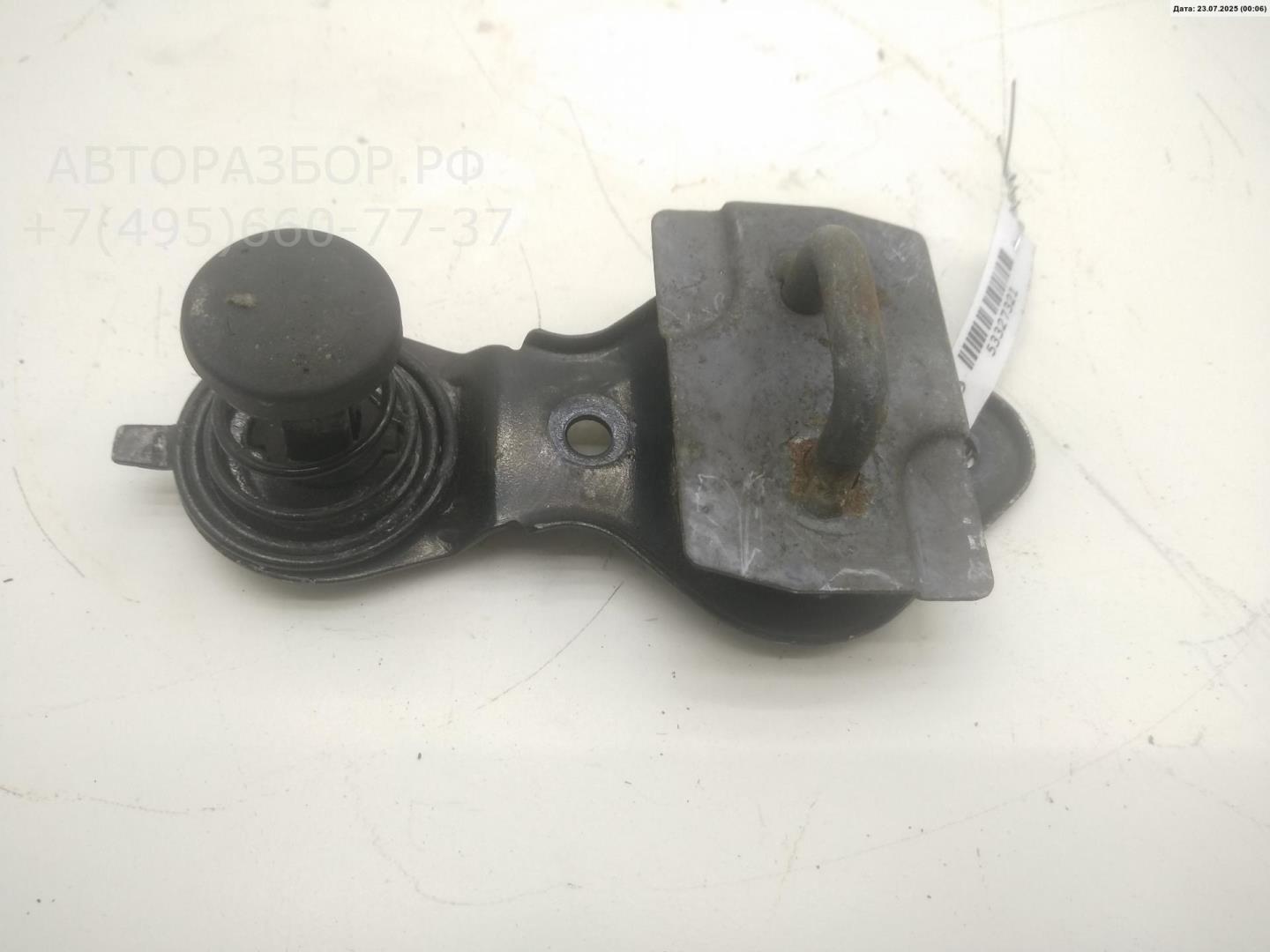 Замок капота