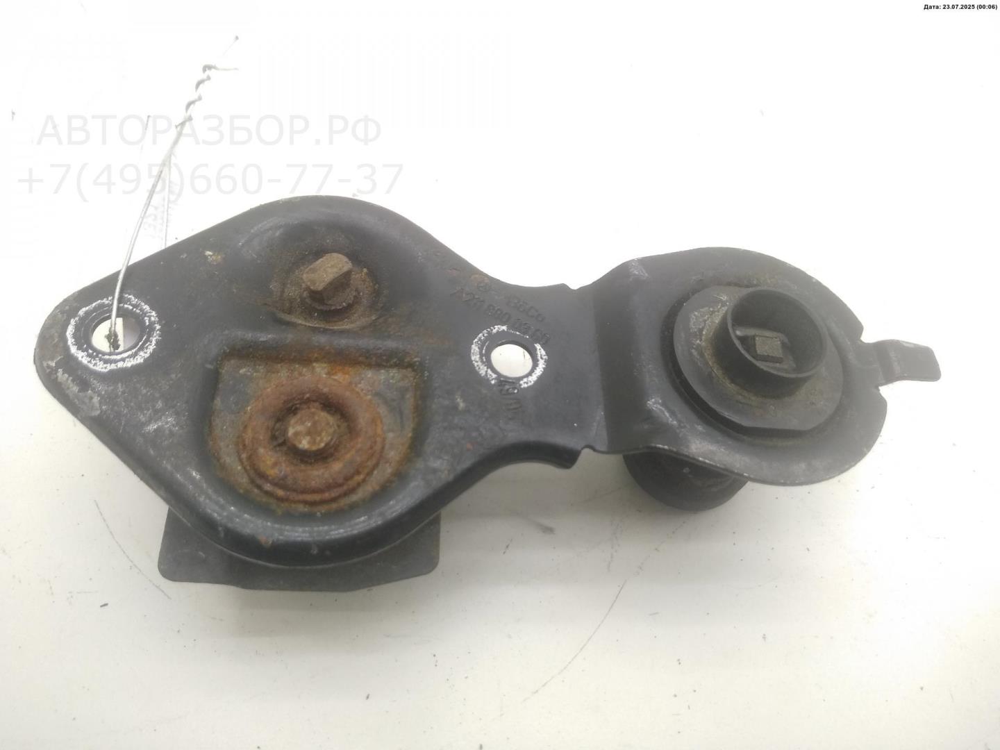 Замок капота