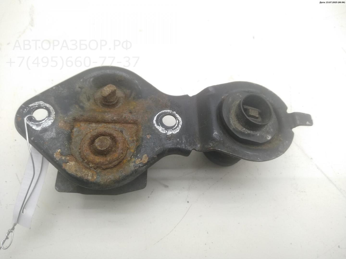 Замок капота