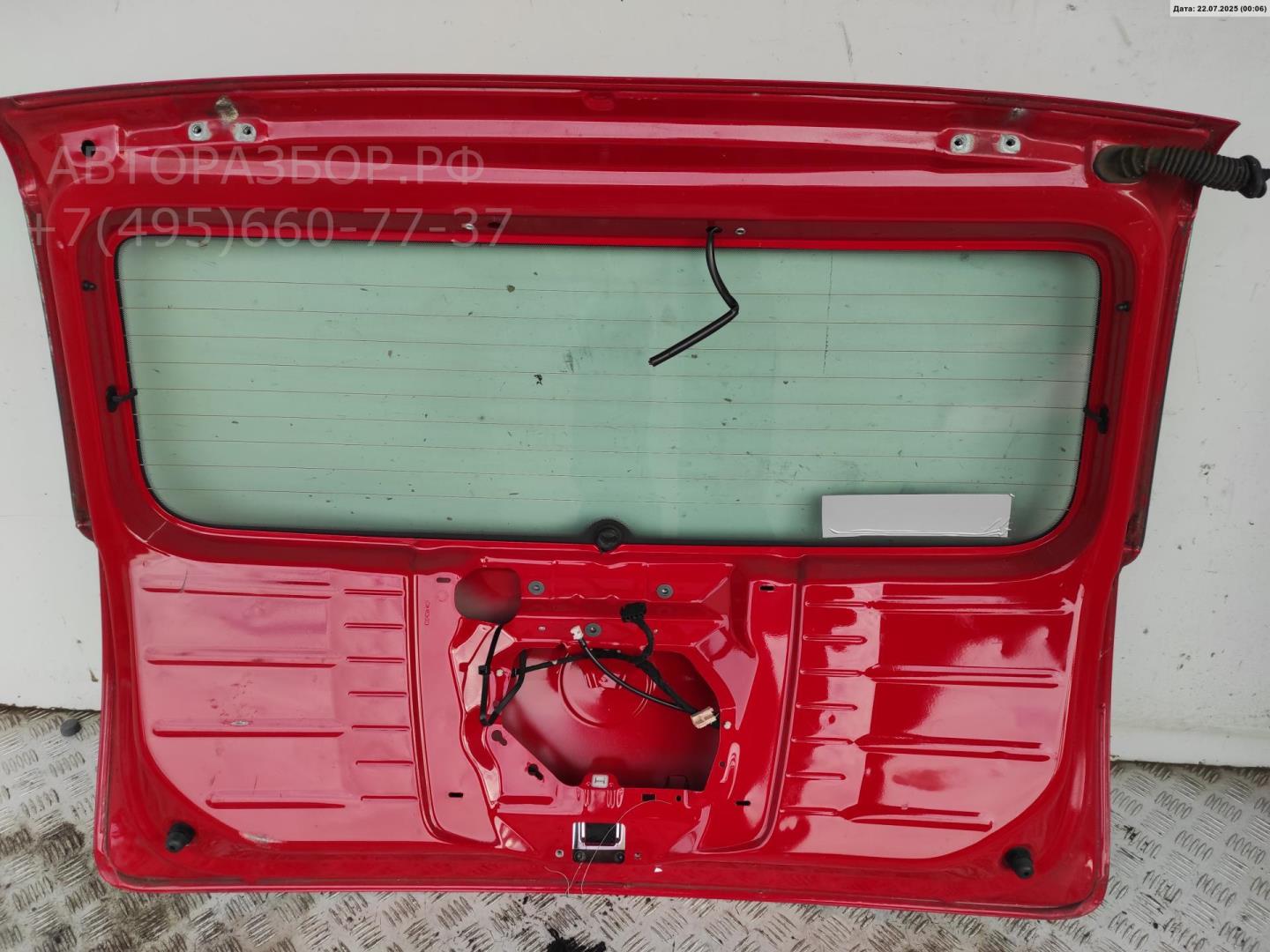 Дверь багажника