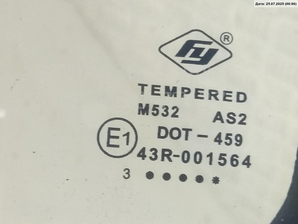 Стекло двери передней левой (форточка)