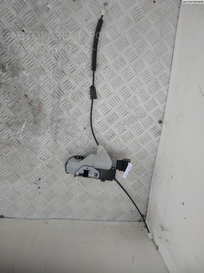 Замок двери передней левой