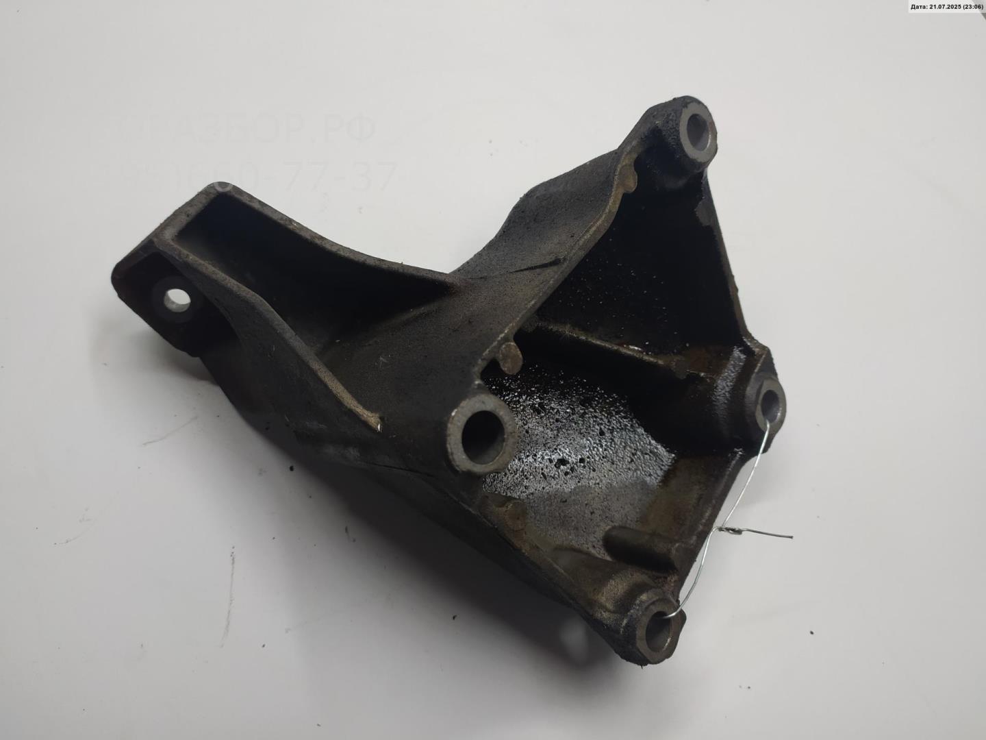 Кронштейн двигателя левый