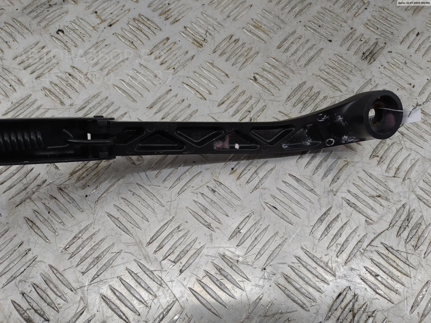 Поводок стеклоочистителя передний левый