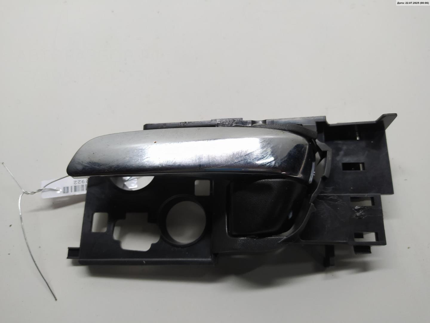 Ручка двери задней внутренняя левая