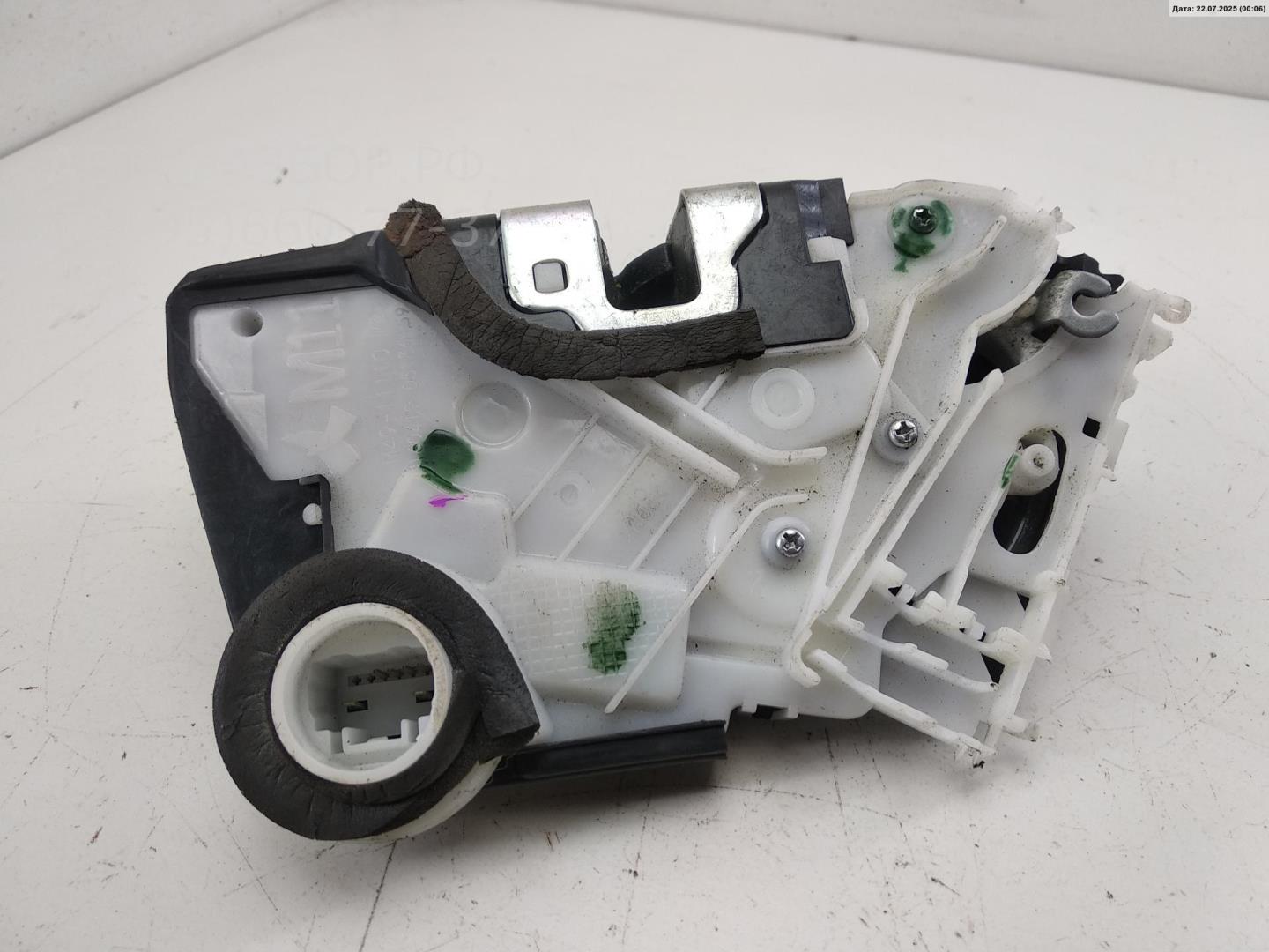 Замок двери передней правой