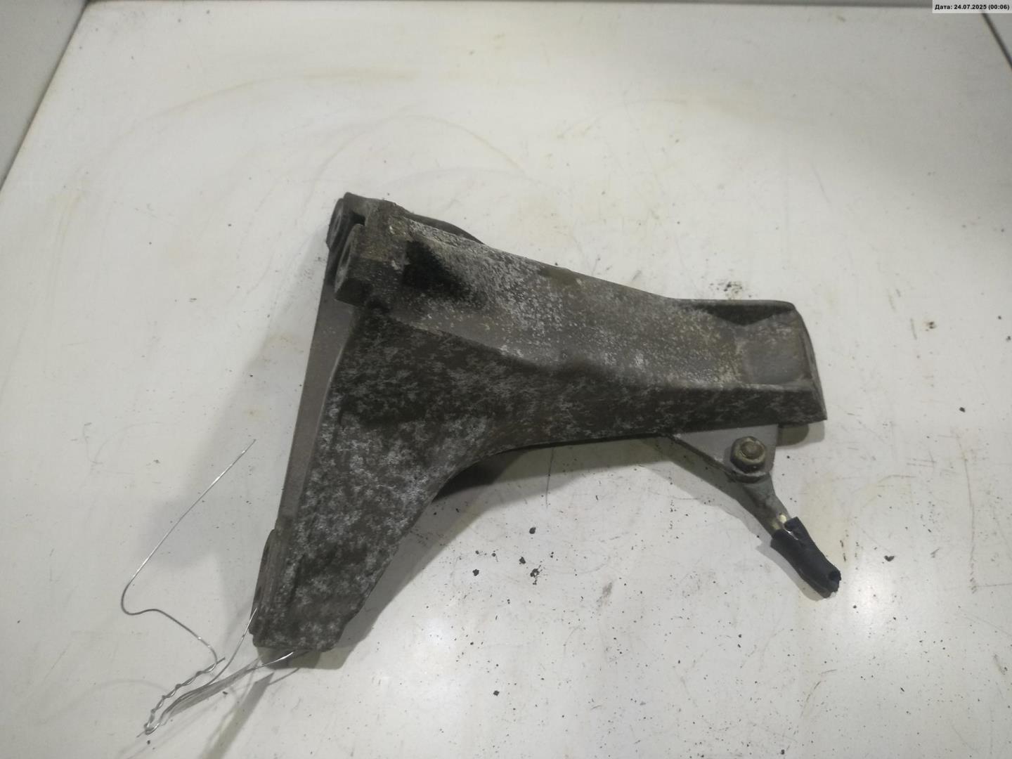 Кронштейн двигателя правый