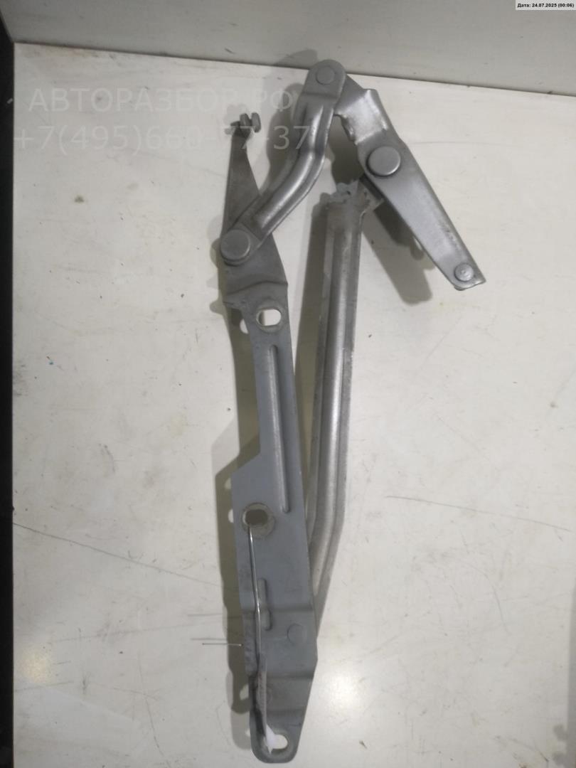 Петля крышки багажника