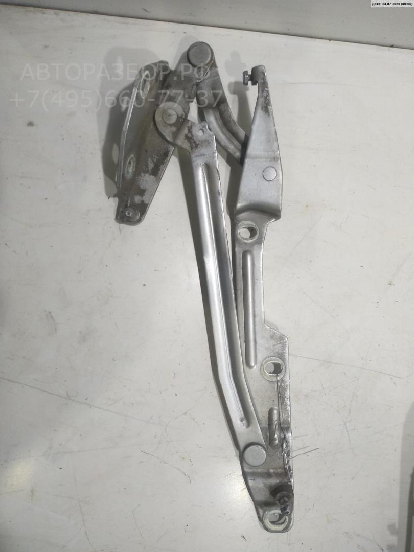 Петля крышки багажника